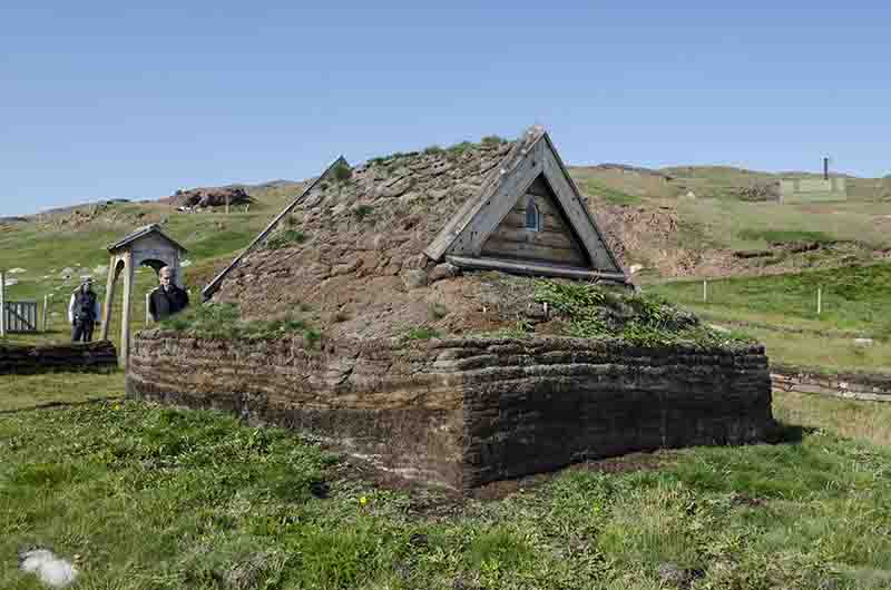 136 - Groenlandia - fiordo Tunulliarfik - Qassiarsuk - Brattahlid - replica de la iglesia de Thjodhilde